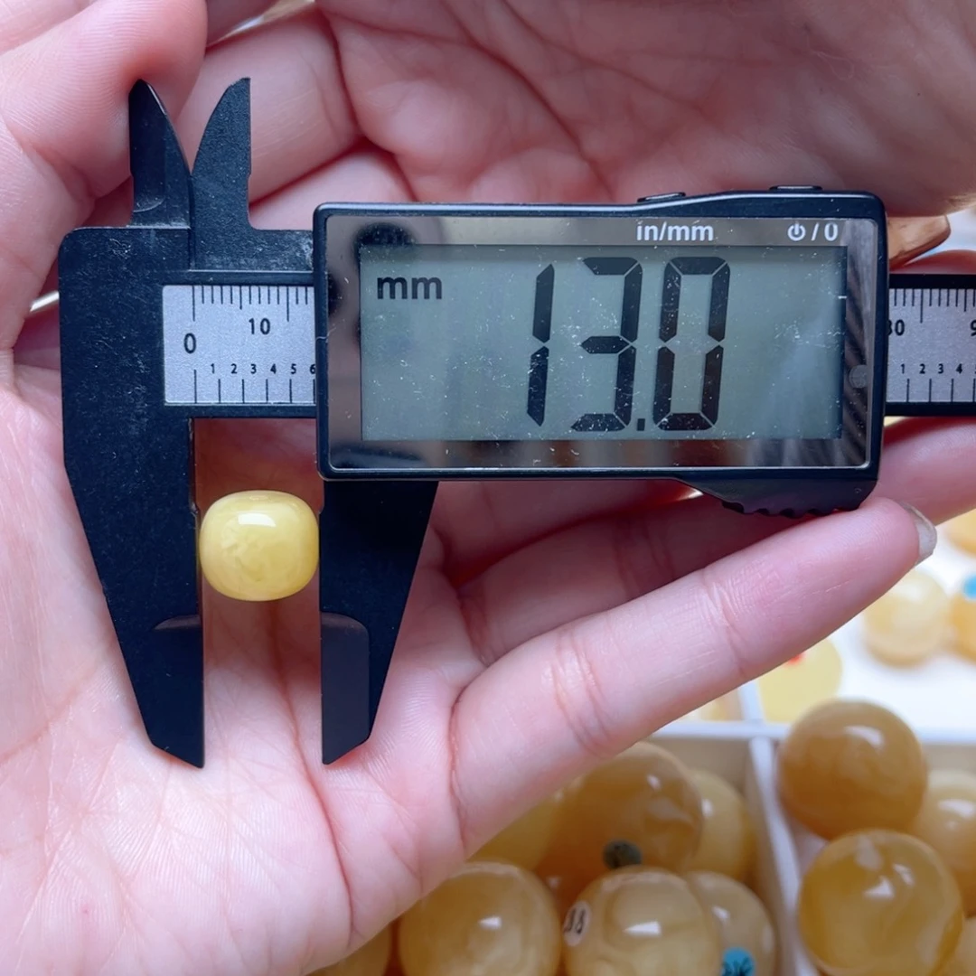 蜜蜡裸石未镶嵌蜜蜡老型梦微瑕