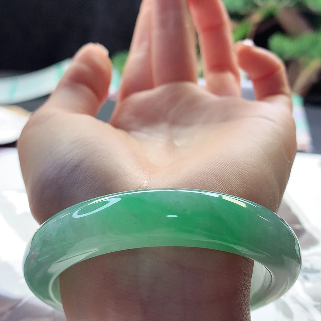 翡翠手镯未镶嵌天然翡翠56-57满色果阳绿贵气十足