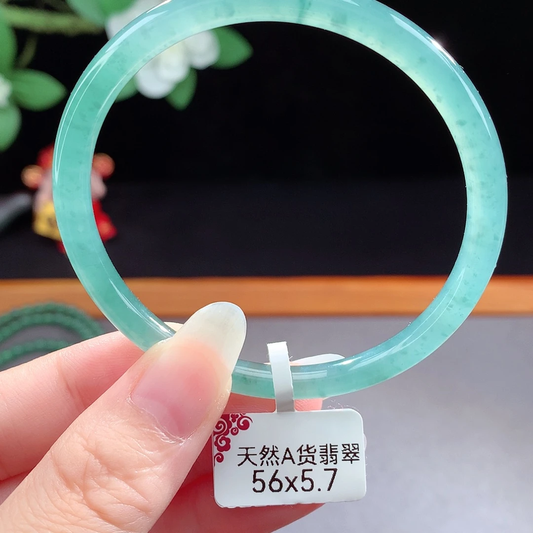 未镶嵌手镯（圆镯）翡翠