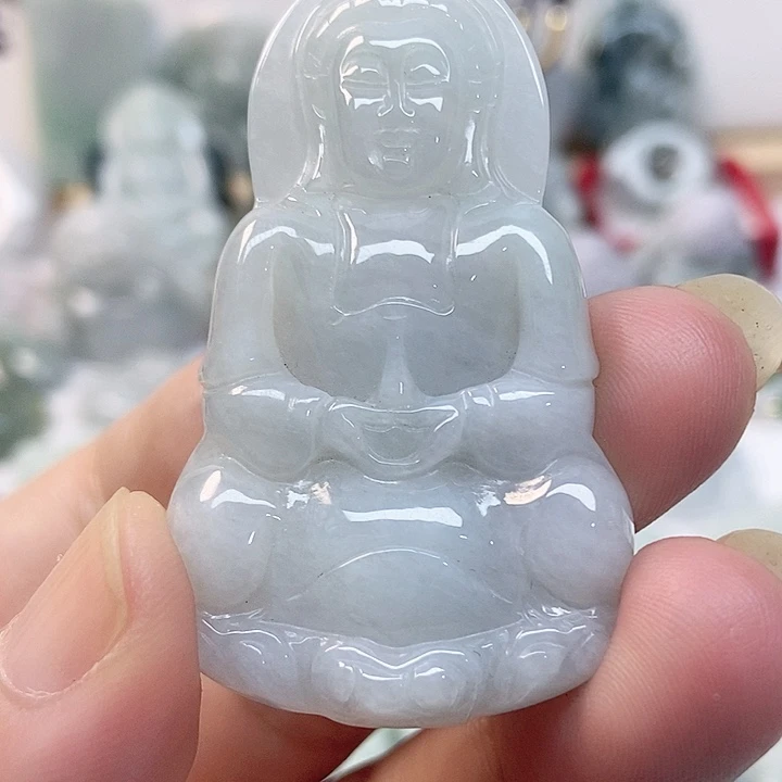 翡翠未镶嵌颈饰观音