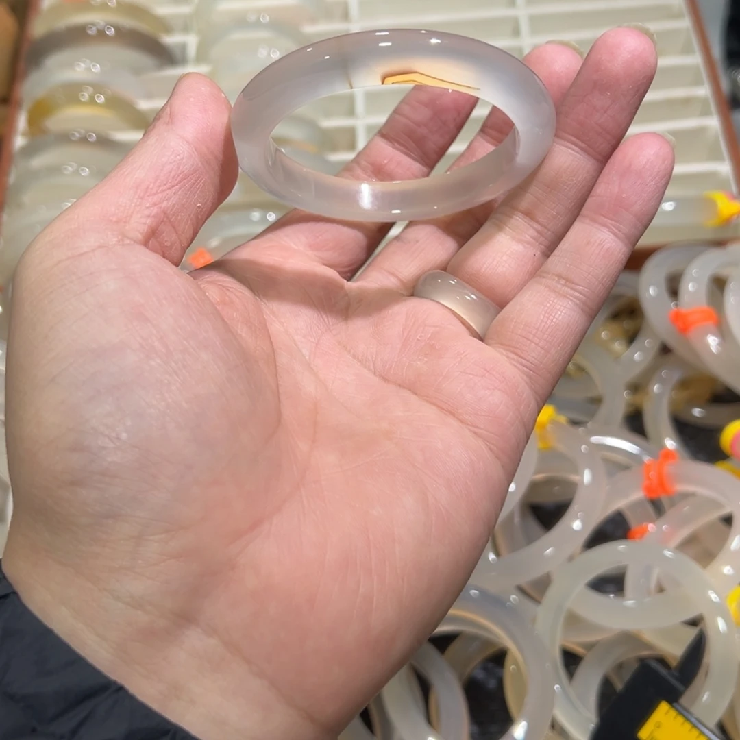 玛瑙/玉髓未镶嵌手镯56圈有包容31