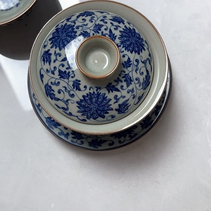 青花缠枝莲元宝盖碗