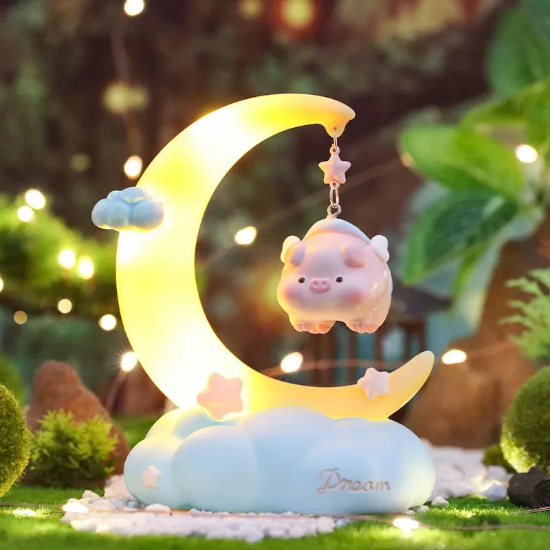 【栗子拆盒】月亮童话晚安飞天小猪小柴摆件纽扣电池发光小夜灯