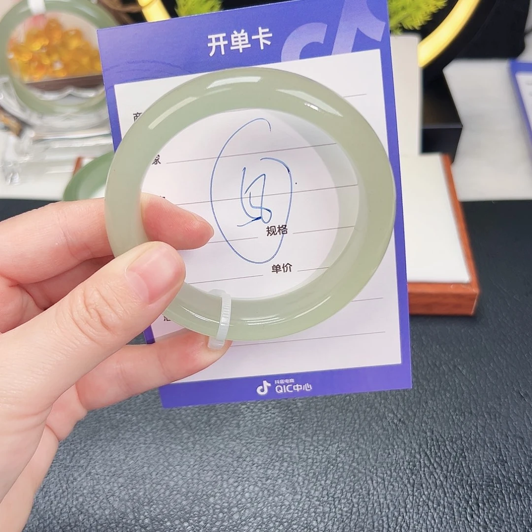 靓***东陵石未镶嵌手镯