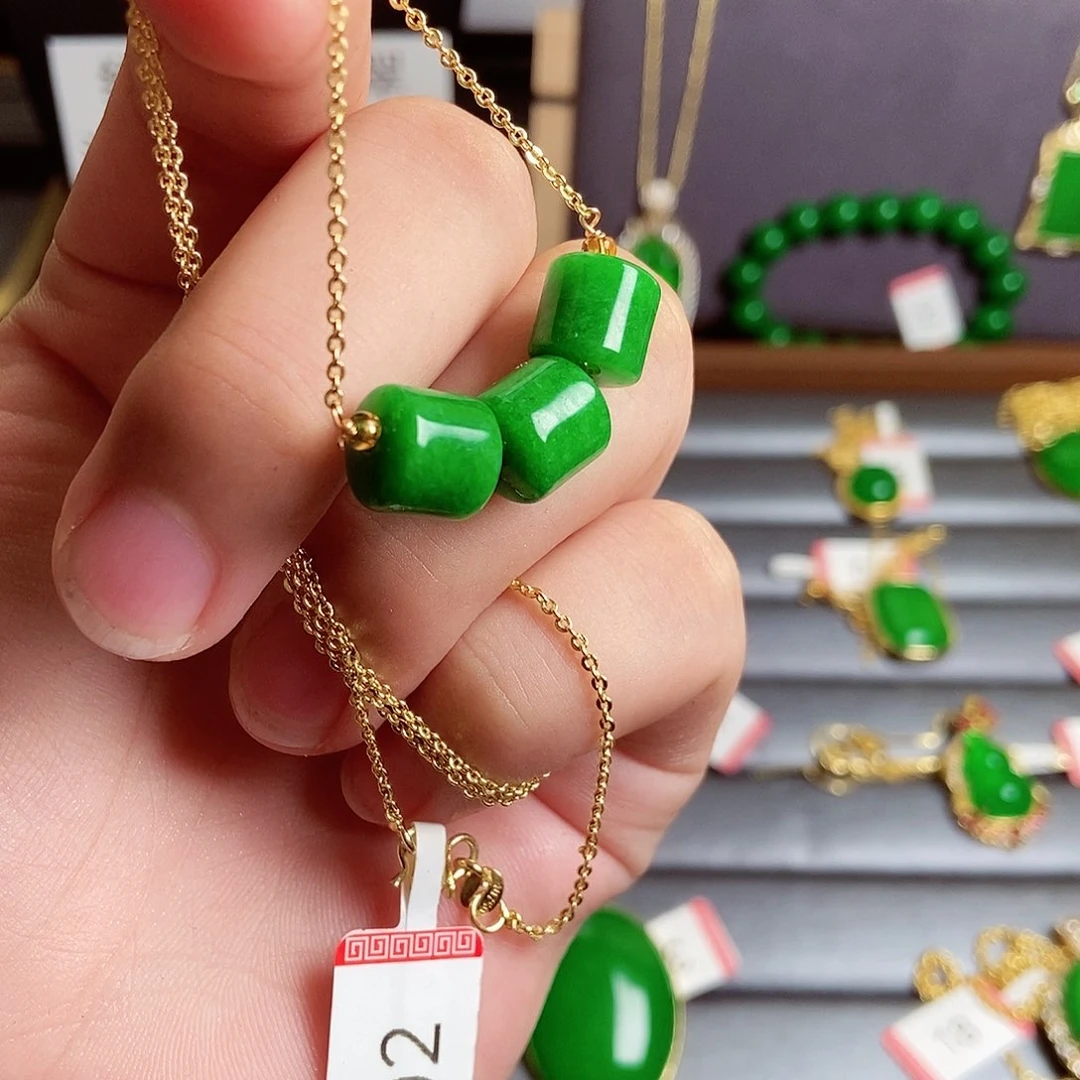 颈饰18K金镶嵌翡翠02