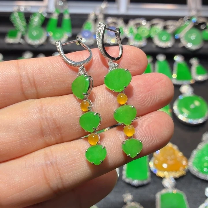 翡翠18K金镶嵌颈饰翡翠