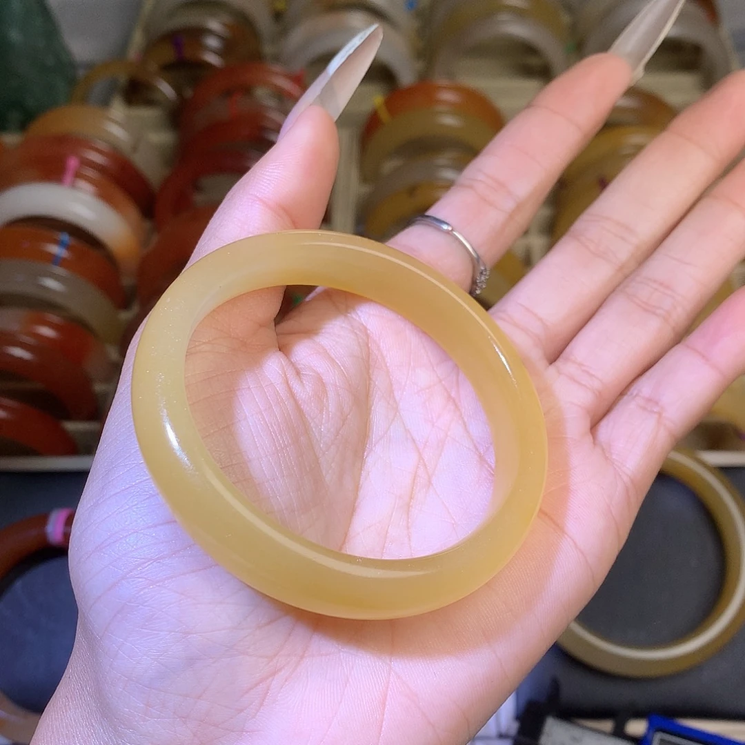 石英质玉未镶嵌手镯