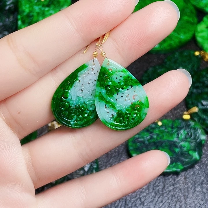 翡翠18K金镶嵌颈饰多样性