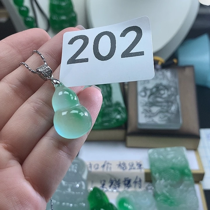 吊坠(赠链)未镶嵌翡翠
