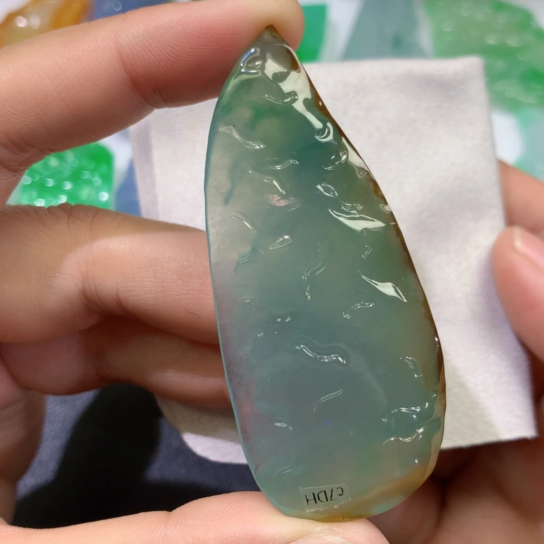 翡翠未镶嵌颈饰保真