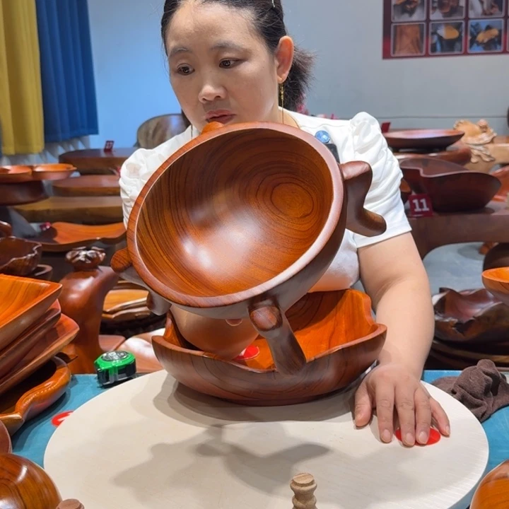 朱***清木香樟实木四脚木鼎