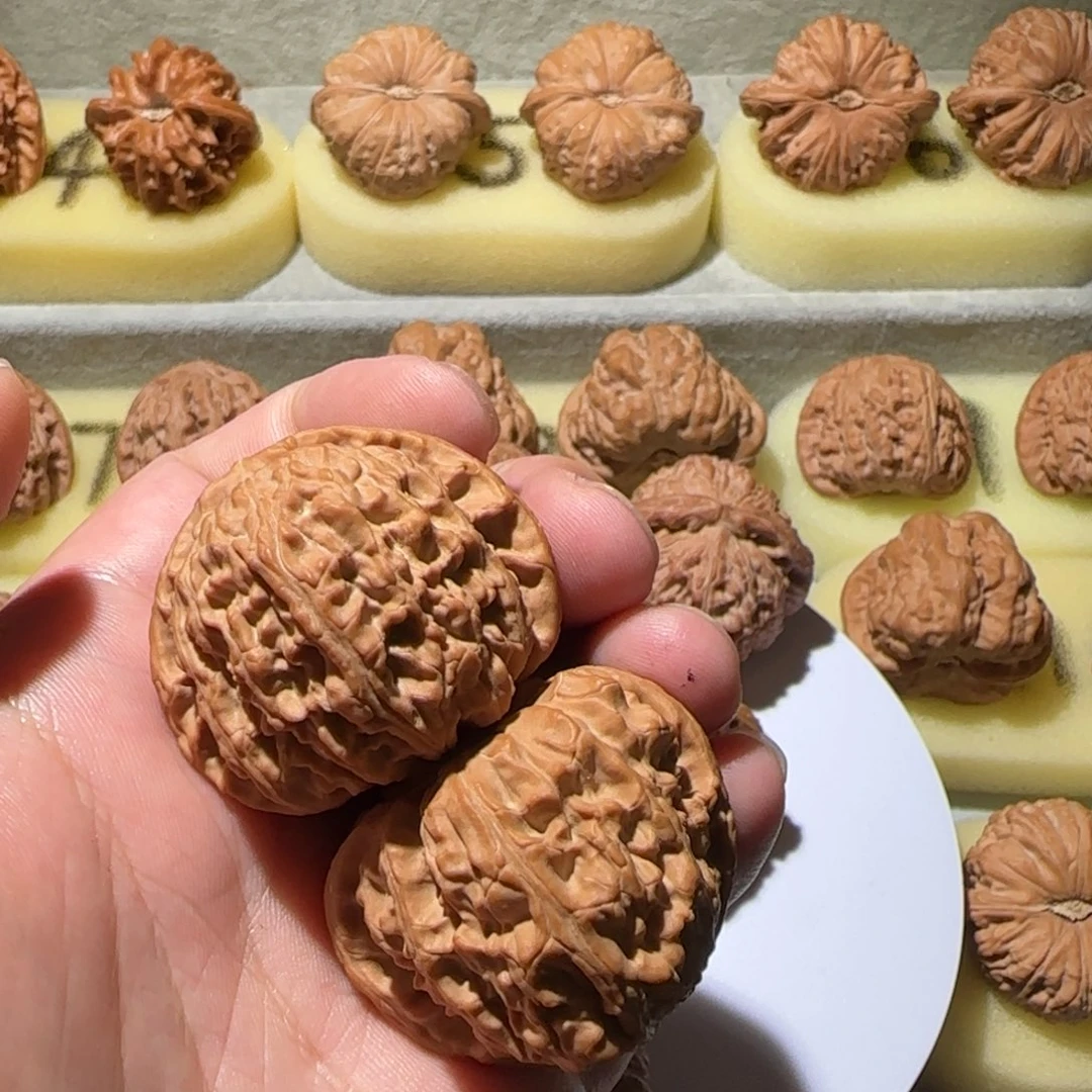 文玩核桃吊坠40白狮子