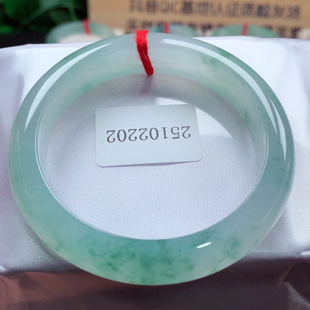 未镶嵌手镯翡翠微瑕，老坑胶，冰透起光飘花！漏！102号