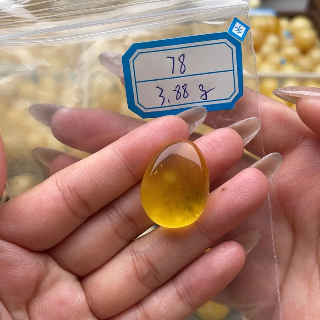 琥珀未镶嵌裸石蜜蜡吊坠笑
