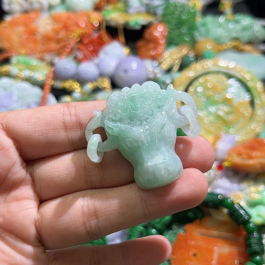 翡翠未镶嵌颈饰待编织