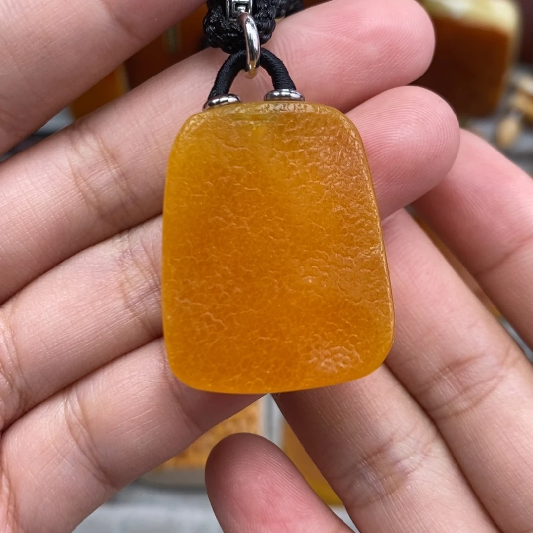 琥珀吊坠(赠链)未镶嵌