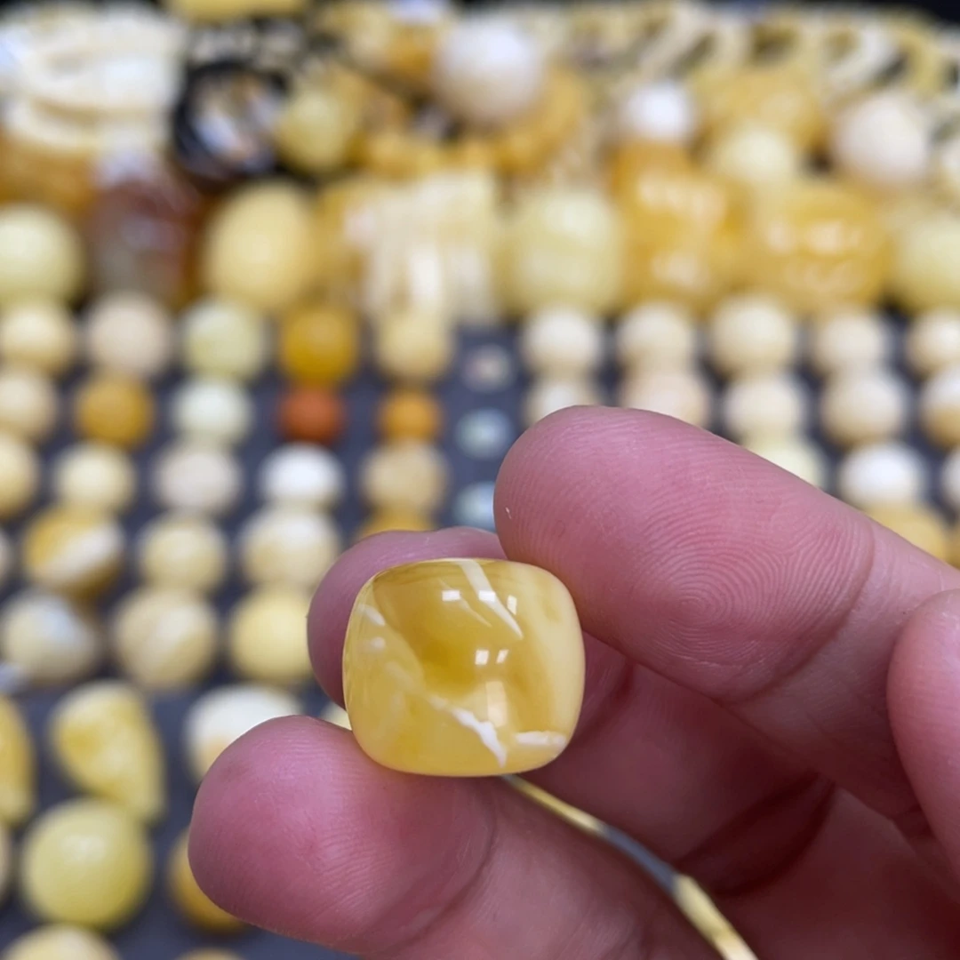 琥珀未镶嵌裸石14.4*12.6mm