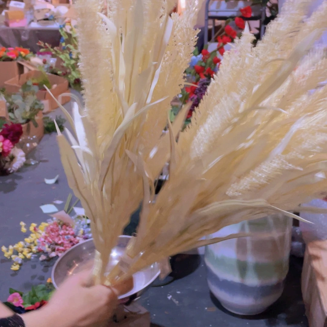 陶瓷花瓶，仿真绿植。6