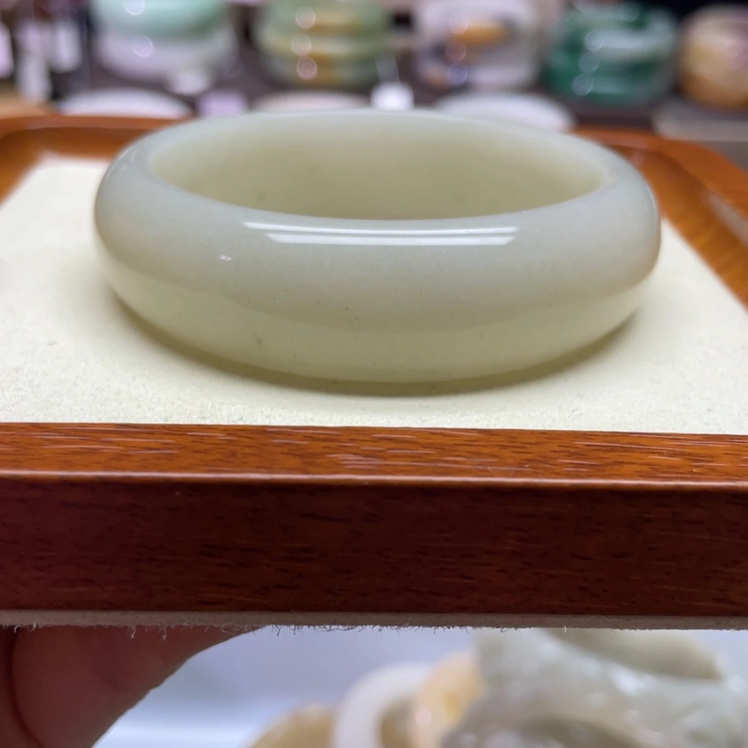 石英质玉未镶嵌手镯