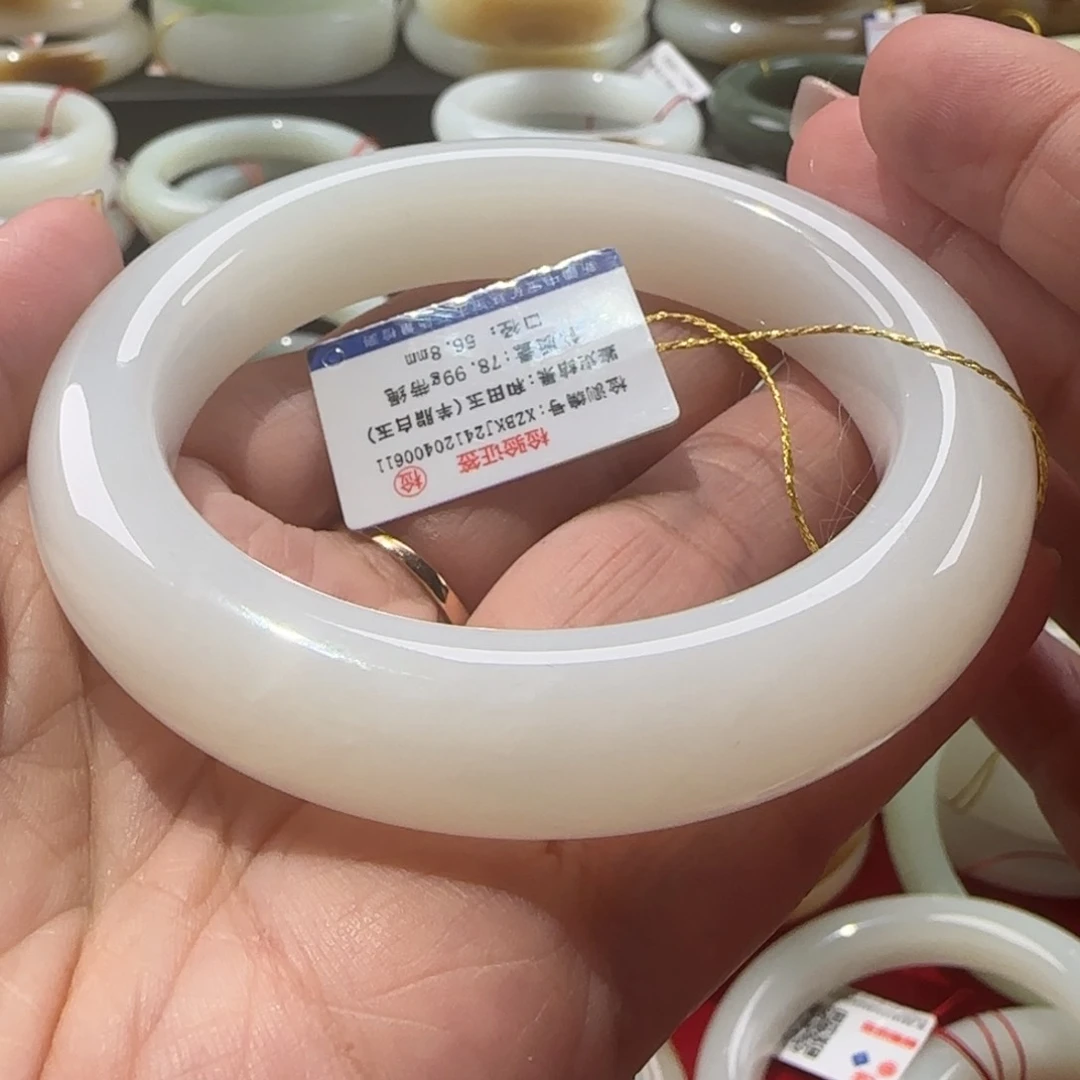 和田玉手镯未镶嵌