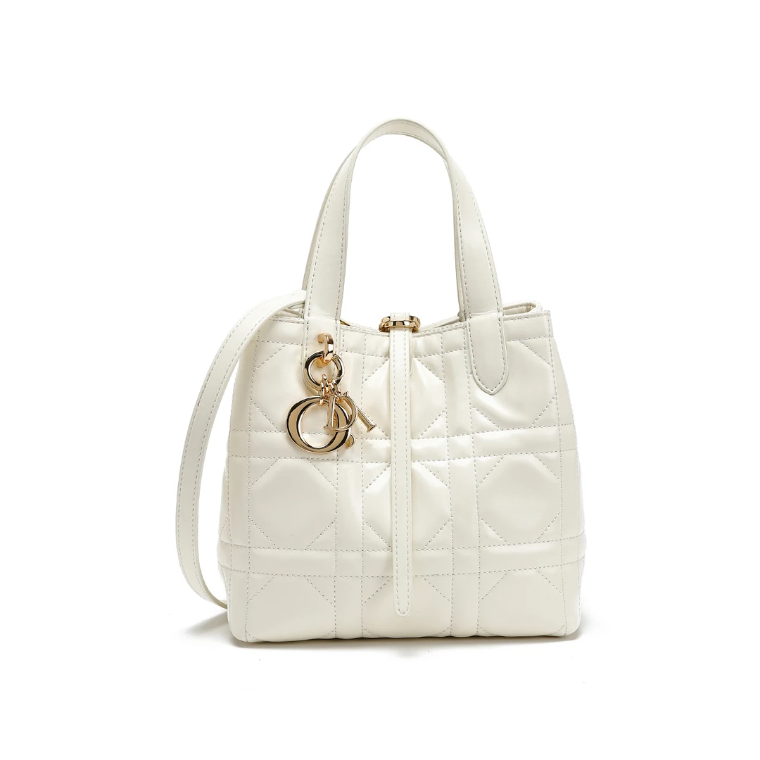 油蜡超大藤格羊皮纹单肩小众斜挎手提包轻奢女款奶昔白