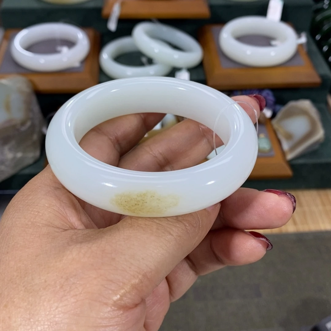 和田玉手镯未镶嵌