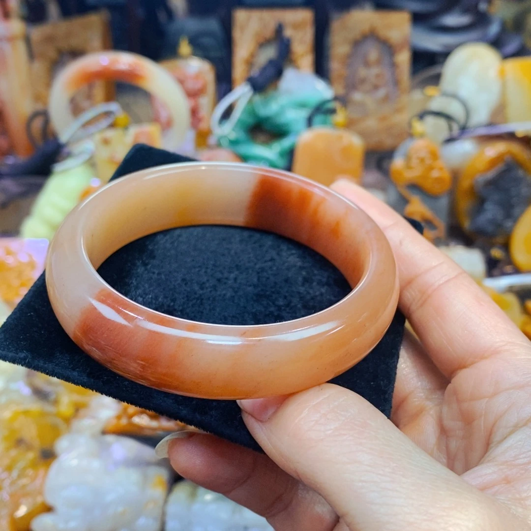 未镶嵌石英质玉（黄龙玉）颈饰