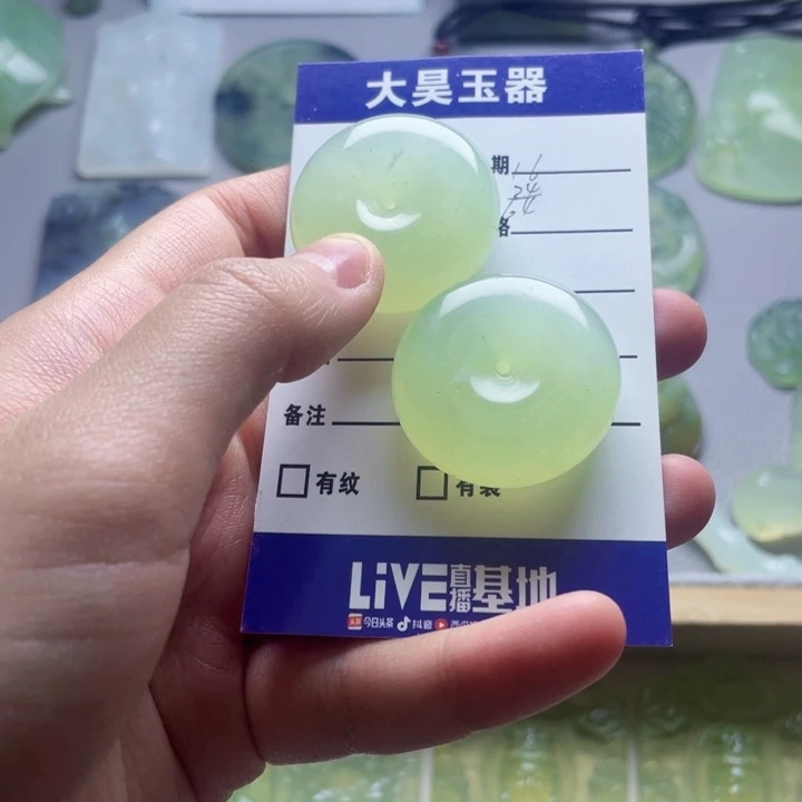 蛇纹石玉未镶嵌颈饰白*垌