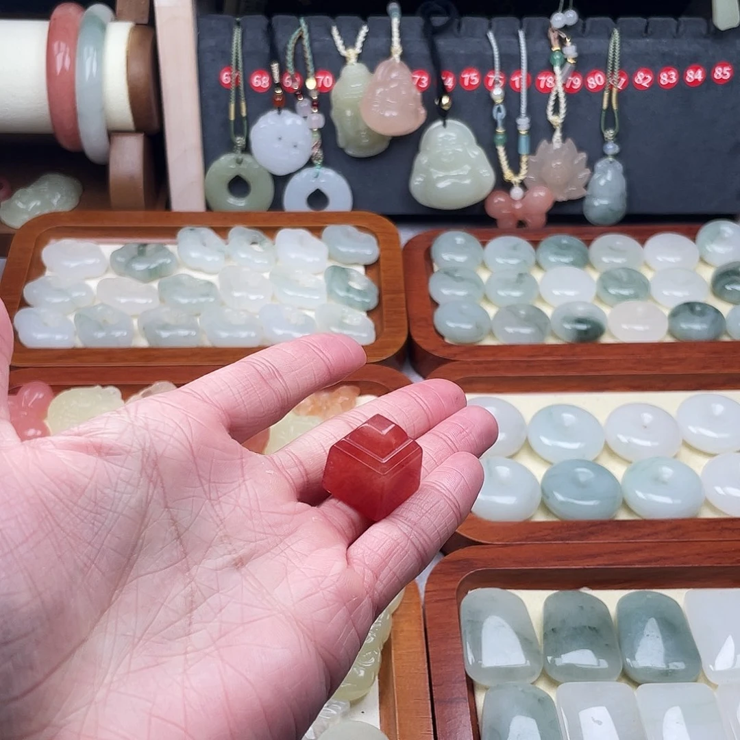 喜***王石英质玉未镶嵌颈饰