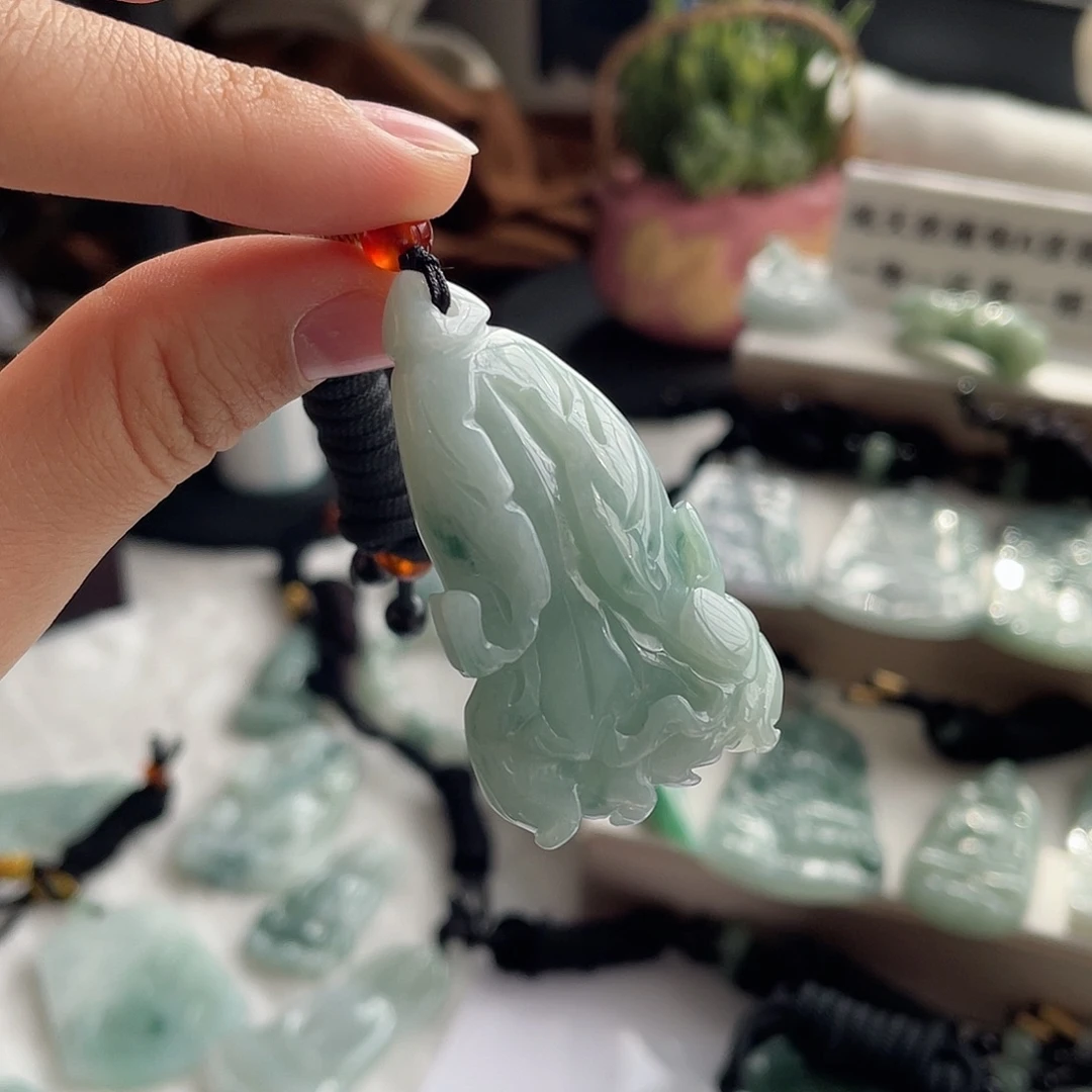 翡翠未镶嵌颈饰白菜