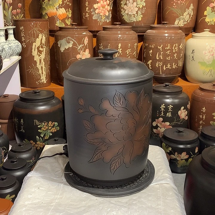 线雕九饼水缸。