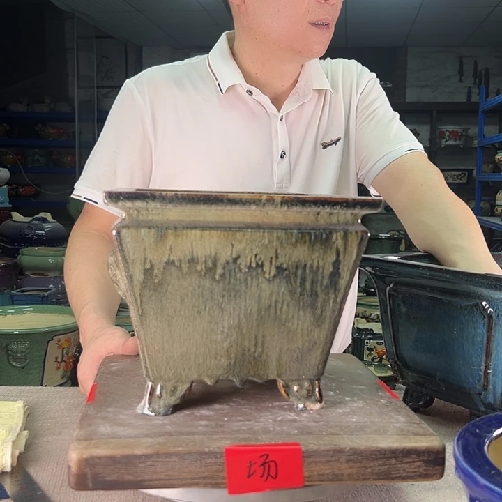 泳坤堂石湾盆会**猪陶瓷