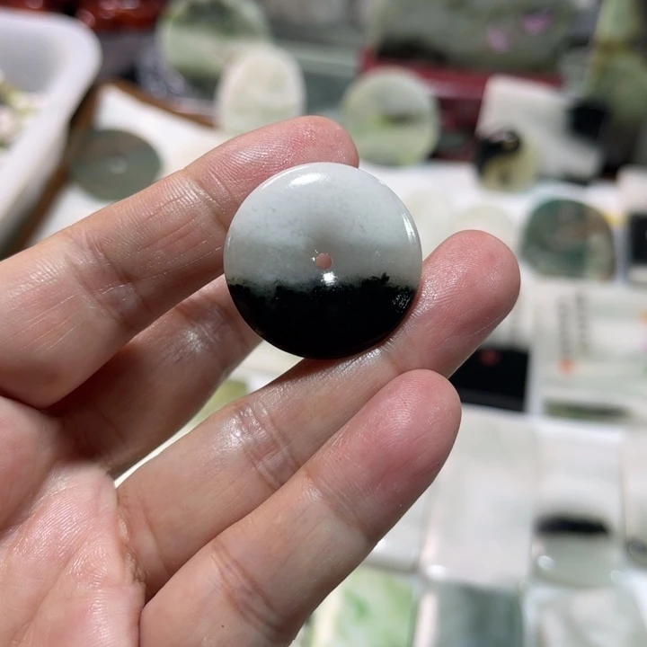 独山玉未镶嵌颈饰