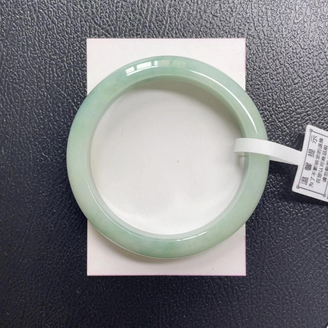 翡翠手镯未镶嵌不****?缅甸天然A货翡翠