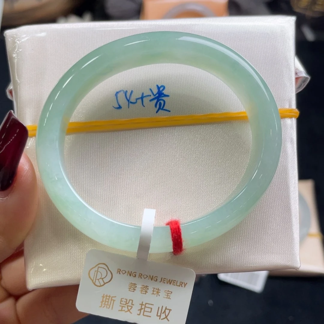 翡翠手镯未镶嵌翡翠手镯