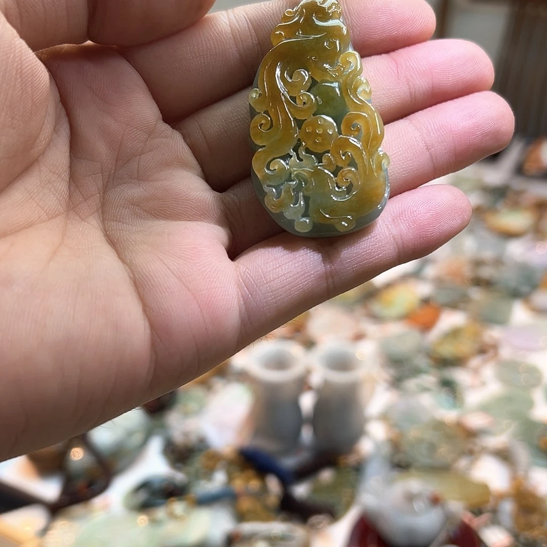 翡翠未镶嵌颈饰挂件