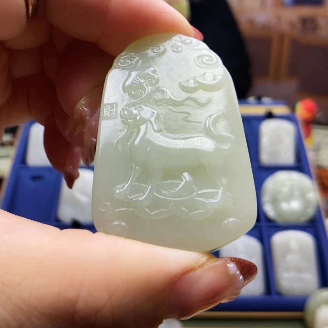 和田玉颈饰未镶嵌小****常