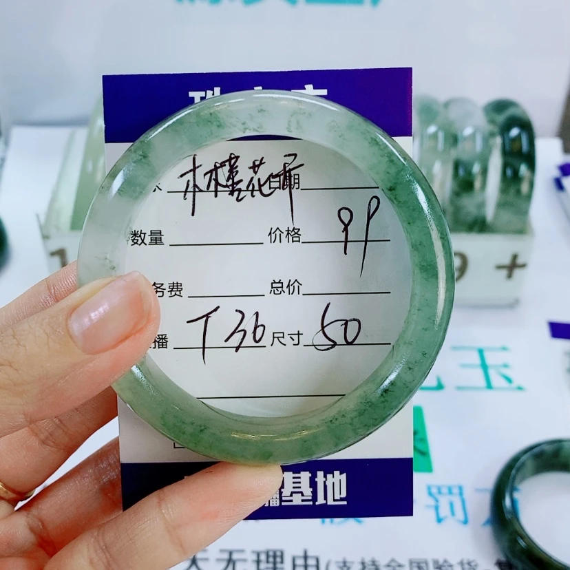【闪购商品】未镶嵌手镯石英岩玉T36