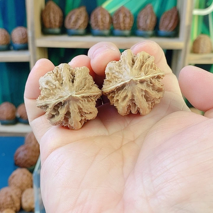 文玩核桃吊坠舒兰灯笼