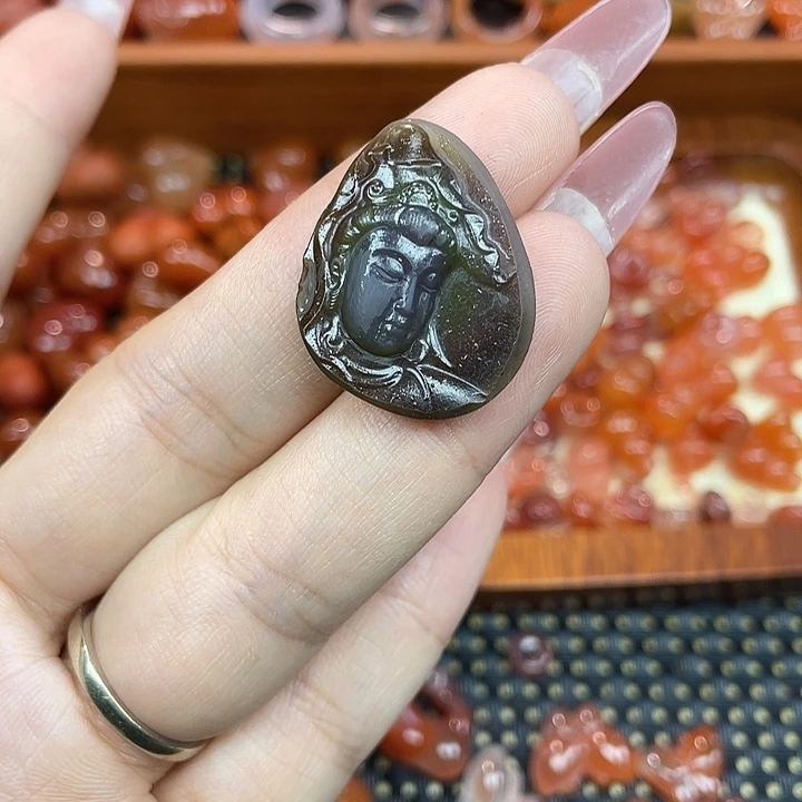 南红玛瑙未镶嵌颈饰佛