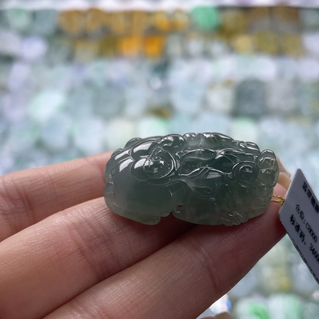 翡翠未镶嵌颈饰貔貅