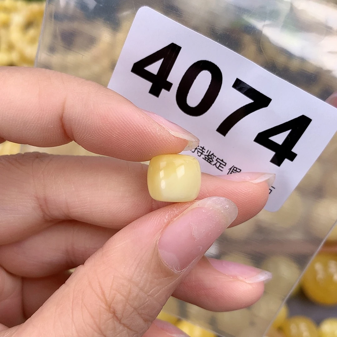 蜜蜡未镶嵌珠宝奇石11.5