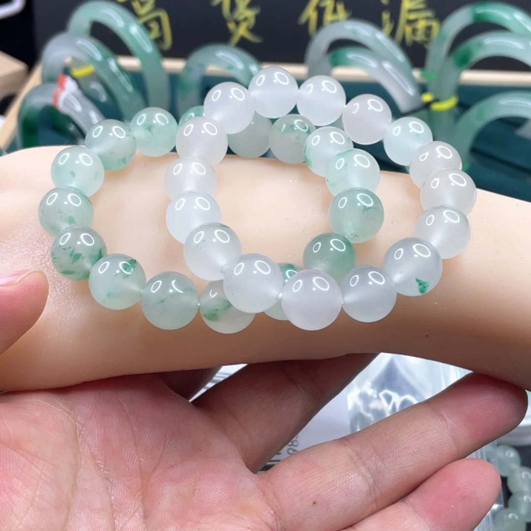大***头石英质玉未镶嵌手串