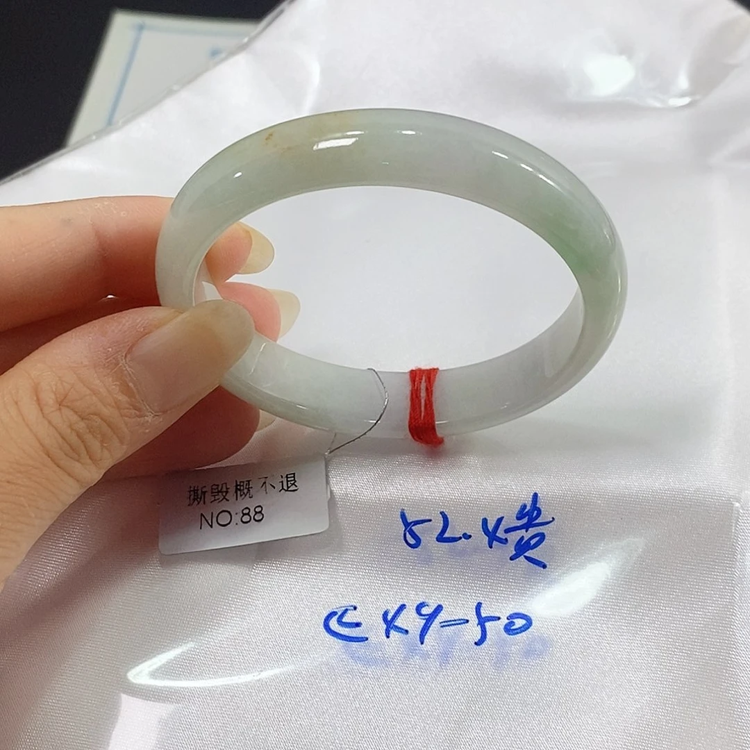 未镶嵌手镯（贵妃镯）翡翠手镯