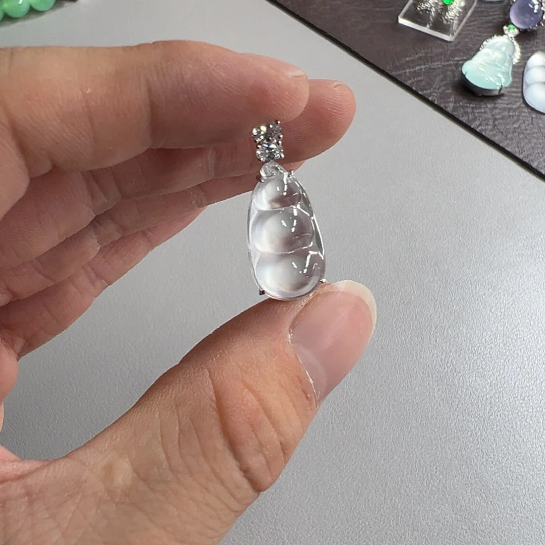 翡翠18K金镶嵌颈饰翡翠18k金镶嵌