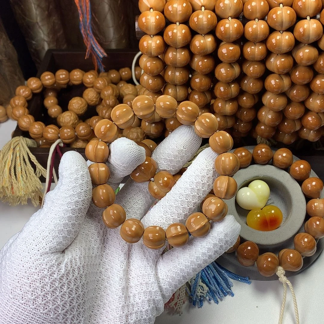 雪***海桃核吊坠鲨鱼手串