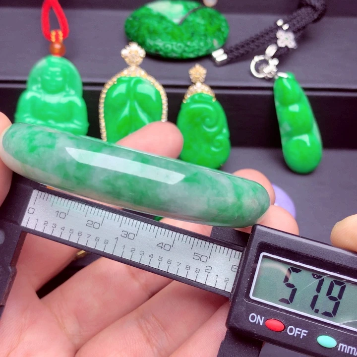 翡翠未镶嵌手镯－…