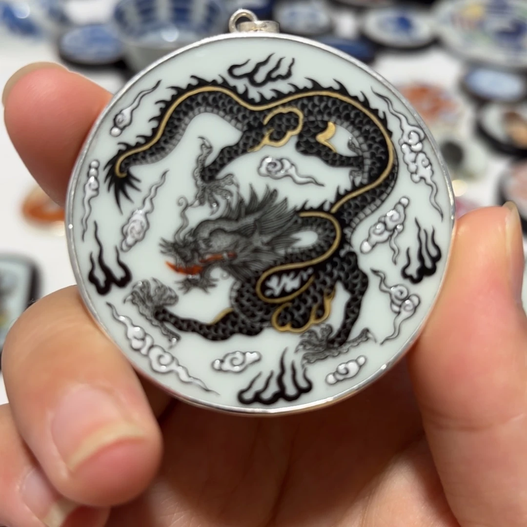 尧***瓷片精品挂件一个