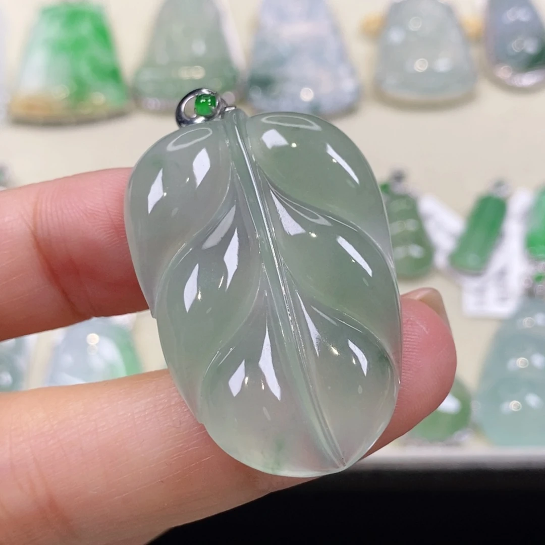 翡翠18K金镶嵌颈饰缅甸天然a货翡翠