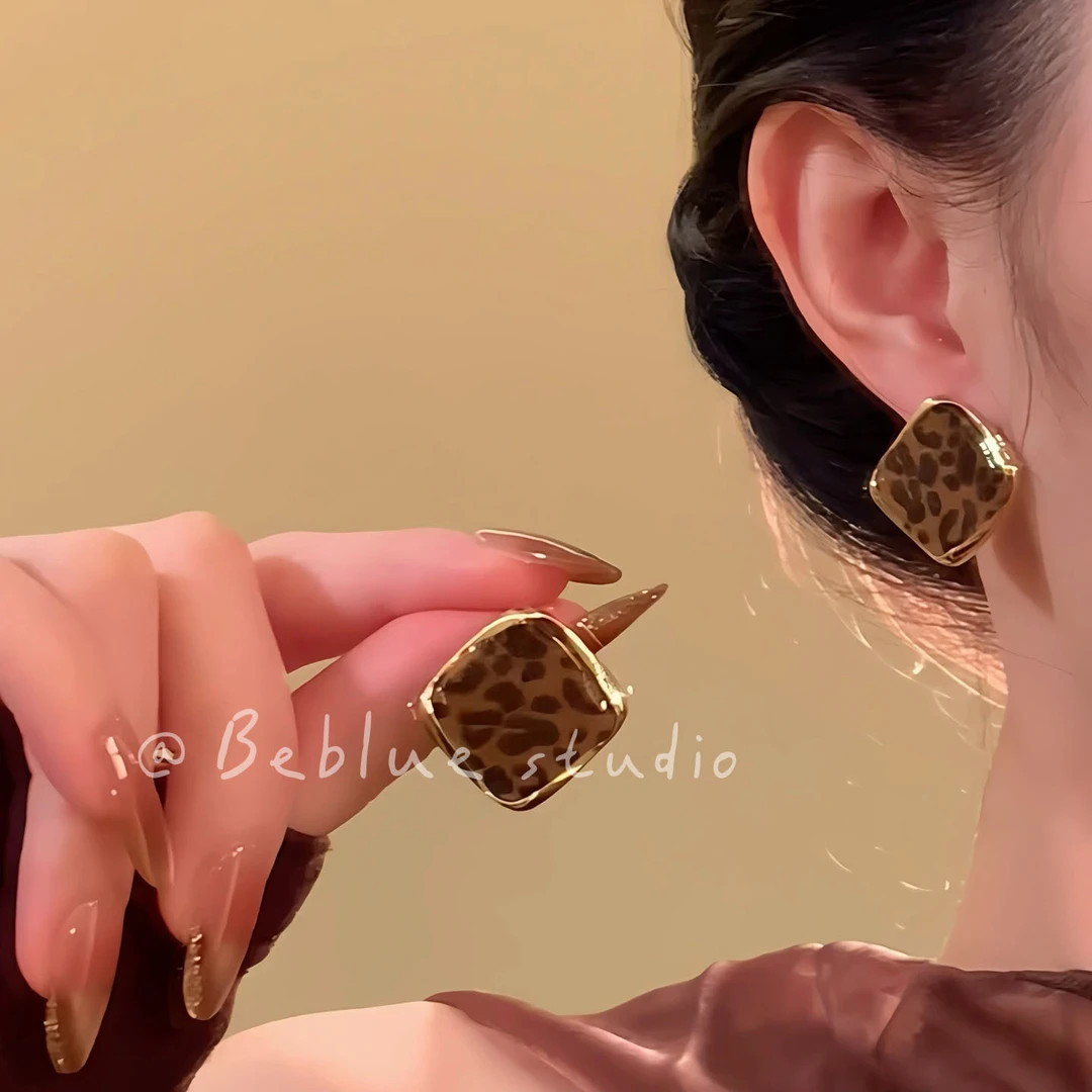 铜合金布艺耳饰 豹纹方形金边耳钉高级气质百搭耳环新款绝美耳饰